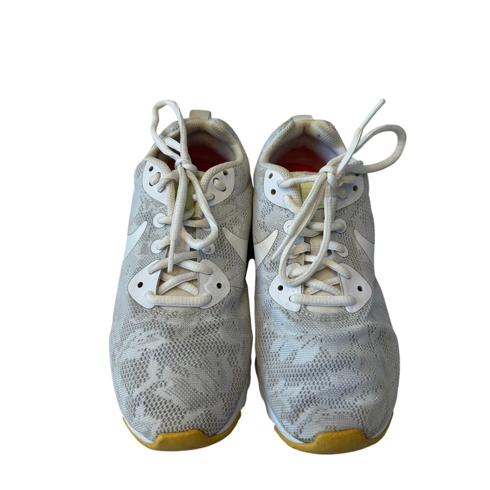 Nike Women's Air Max Motion LW Eng Sneaker Size 6.5 White Shoe Lace Up